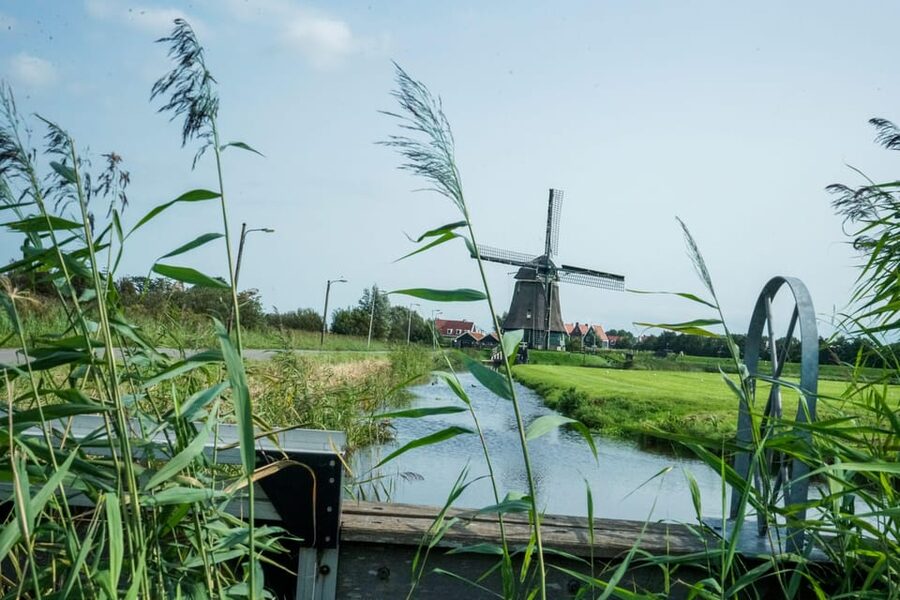 Volendam: E-Bike Rental including Highlights-Routes - Jacobs Hoeve Cheese Farm: tasting time with cows you can actually meet