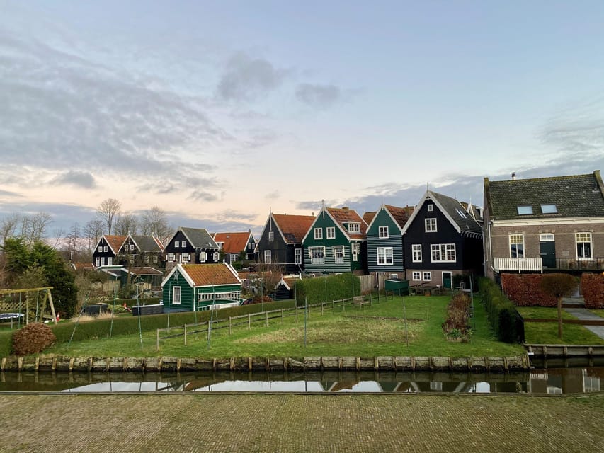 Volendam: E-Bike Rental including Highlights-Routes - Monnickendam: a step back in time, plus where to take a break