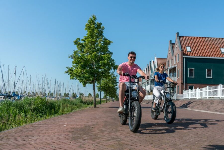 Volendam: E-Fatbike Rental - Where You Start in Volendam, and Why the Dike Matters