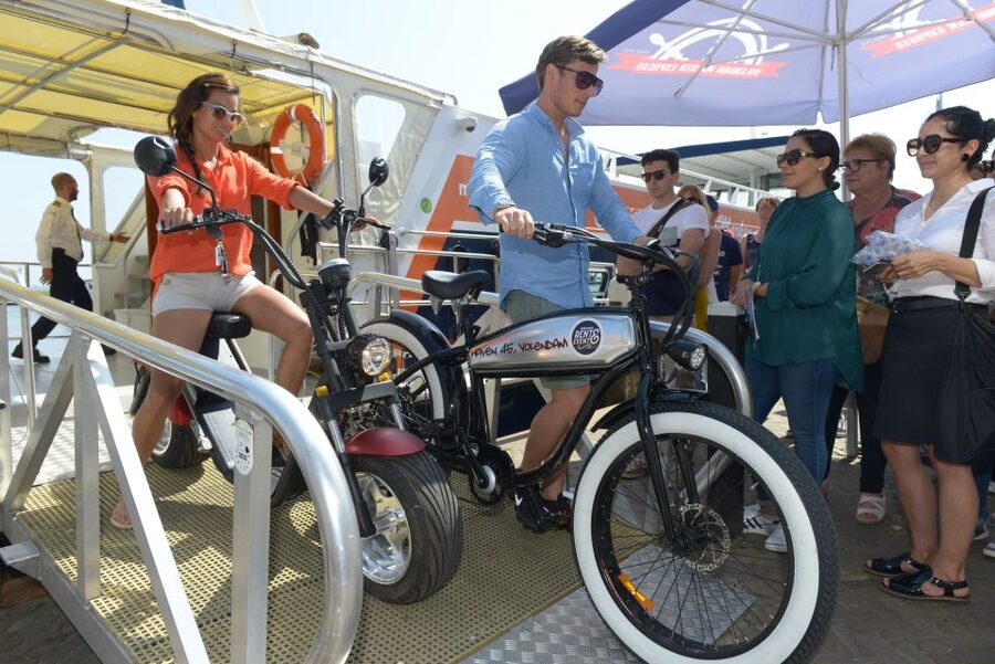 Volendam: E-Fatbike Rental - The Boat Back to Volendam: When You Want to Stop Riding