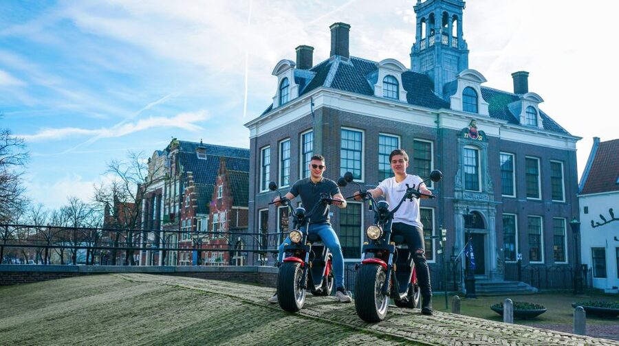Volendam: E-Scooter Rental - The Dike Ride Out: Meant for Views and Easy Photo Stops
