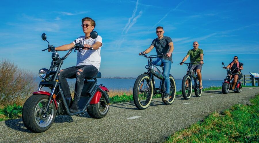 Volendam: E-Scooter Rental - Marken by Scooter, Bridges Over Canals, and the Optional Boat Back
