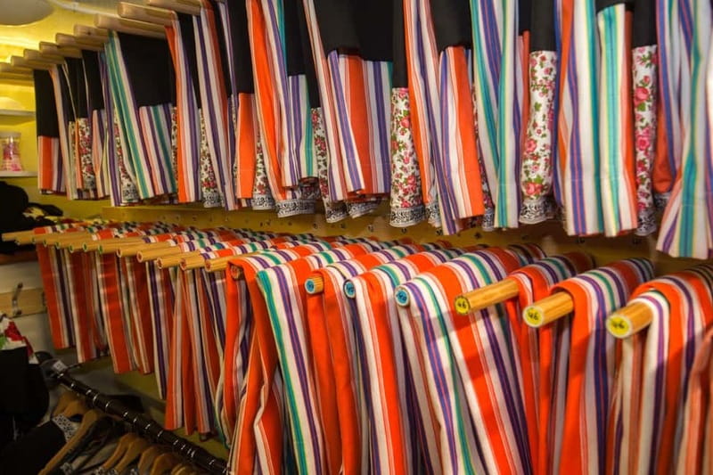 Volendam: Photo in Traditional Dutch Costume - Key Points Before You Go