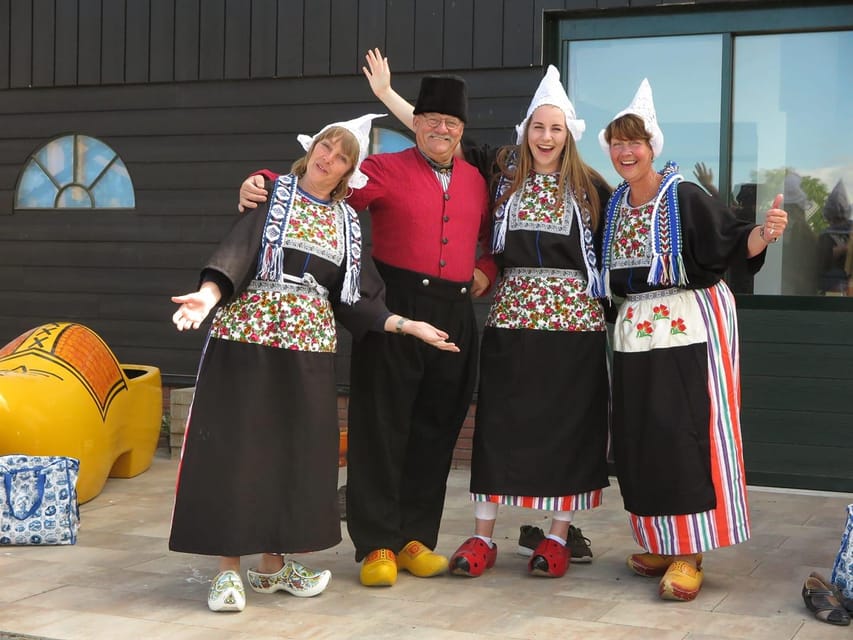 Volendam: Traditional Costume Photo with Cheese & Clog Tour - Traditional costume photo: how to make the 15 minutes count