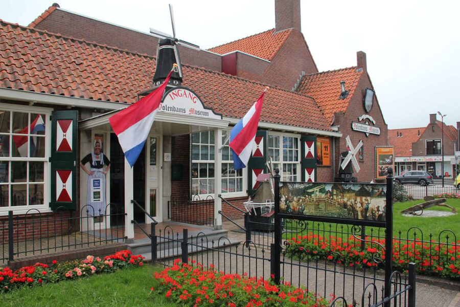 Volendam: Volendams Museum Entry Ticket - Getting oriented at the entrance in Volendam