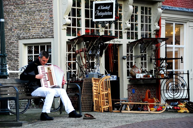 Walking Tour of Delft - The City of Orange and Blue - Johannes Vermeer, art history translated into street-level stories