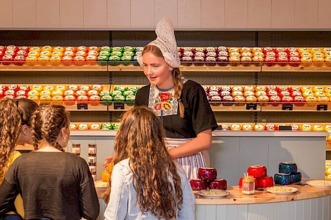 Windmills Country side tour Zaanse Schans-Cheesefactory-Volendam - Volendam in one hour: harbor charm, shopping time, and no stress