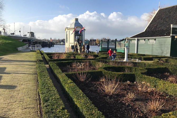 Windmills Zaanse Schans small group tour-region Amsterdam - Meet at Juliana Bridge and get oriented in minutes