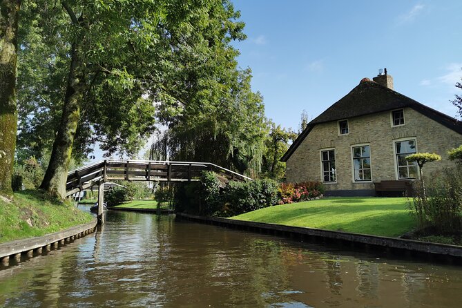 Zaanse Schans and Giethoorn Unique Day Trip with Boat Cruise - Royal Diamonds Amsterdam, a quick lesson with a close-up payoff