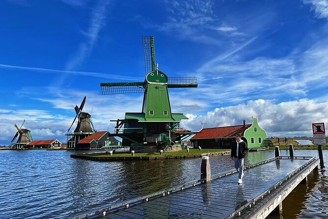 Zaanse Schans and Giethoorn Unique Day Trip with Boat Cruise - Cheese factory tour and tasting at Zaanse Schans