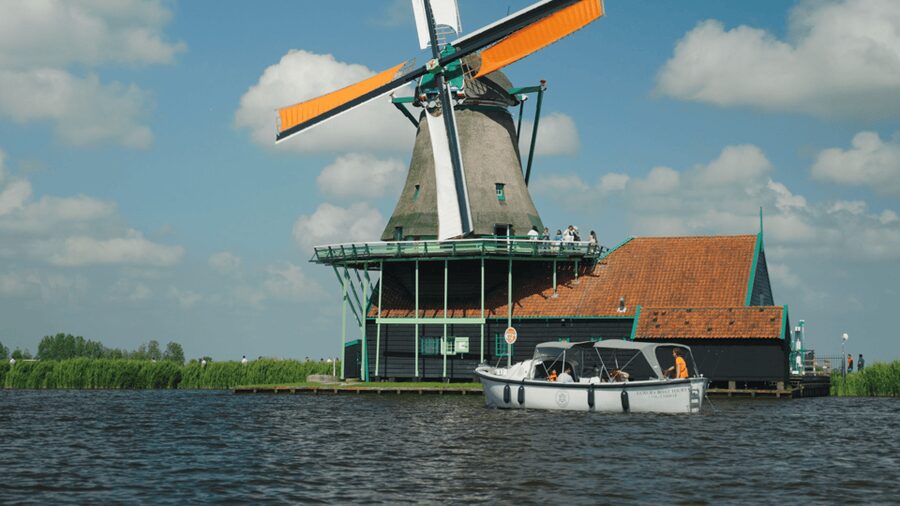 Zaanse Schans: Cruise UNESCO Windmills Village + Live Guide - Why a 25-minute Zaanse Schans cruise is a smart add-on