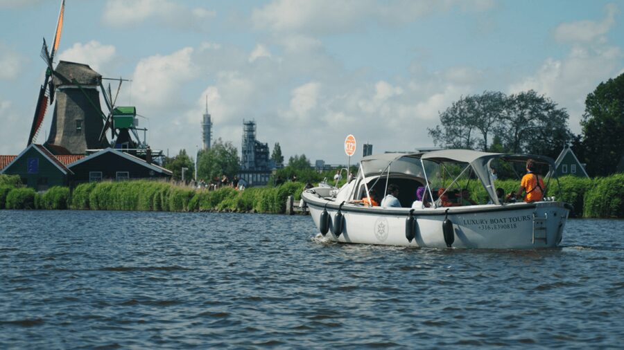 Zaanse Schans: Cruise UNESCO Windmills Village + Live Guide - Chocolate, the whale hunting house, and tea house calm