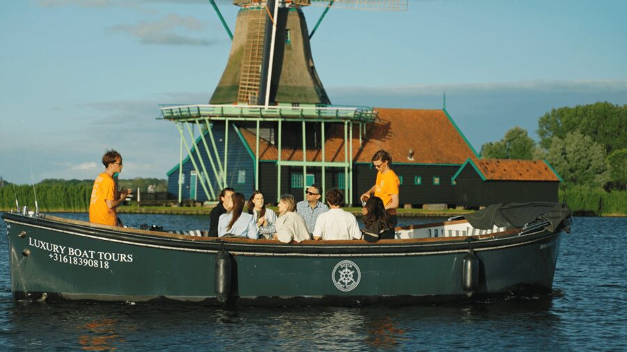 Zaanse Schans: Cruise UNESCO Windmills Village + Live Guide - Finding the boat: Dutch Boat Tours dock by toilets and Cacaolab
