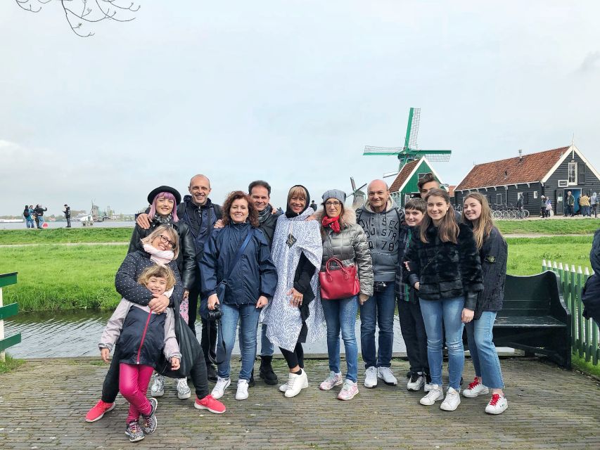 Zaanse Schans Windmills 4-Hour Tour in Italian - Wooden clogs in action: visiting the shoe and clog factory